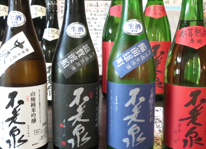 カラフルなラベルの日本酒